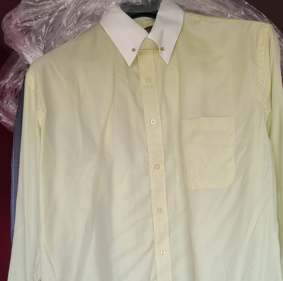 2 and 3 piece suits complete with shirts, ties, and pocket squares most with tag - Picture 5 of 17